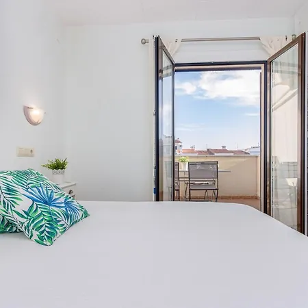 Empurialola- En Con Piscina Y Jardines En Centro Y Cerca Playa -158 *