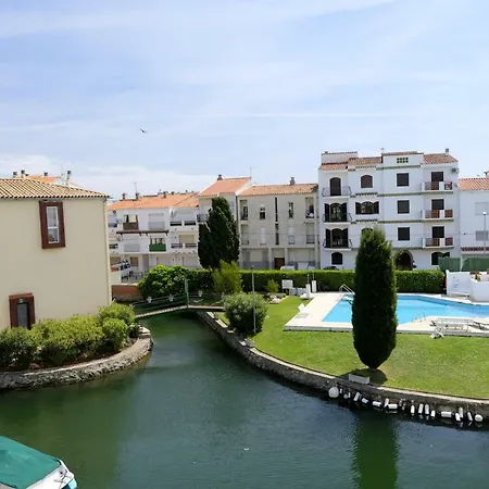 Empurialola- En Con Piscina Y Jardines En Centro Y Cerca Playa -158 *